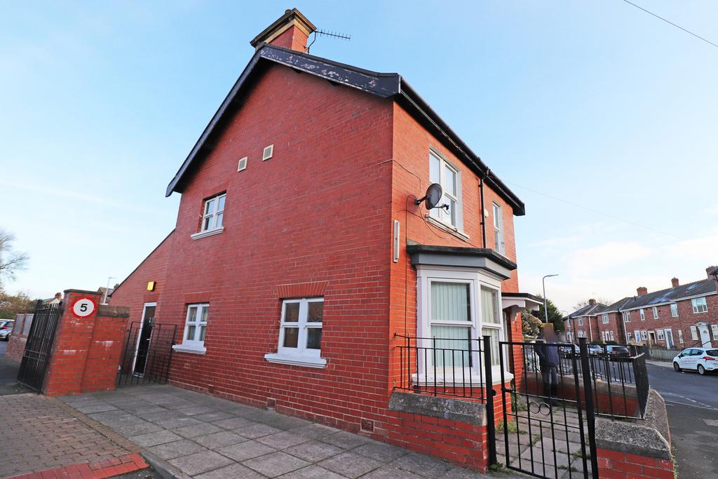 Richardson Road, ThornabyonTees, TS18 3 bed detached house £150,000