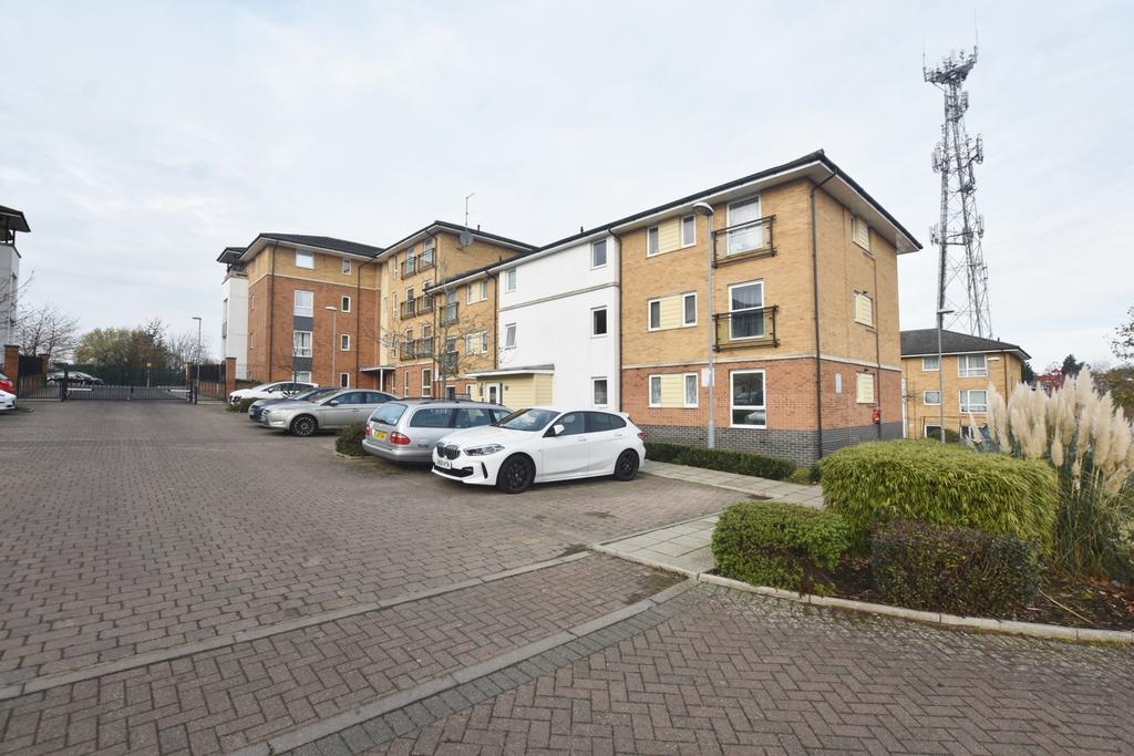 Franklin Avenue, Watford, WD18 2 bed flat £1,200 pcm (£277 pw)