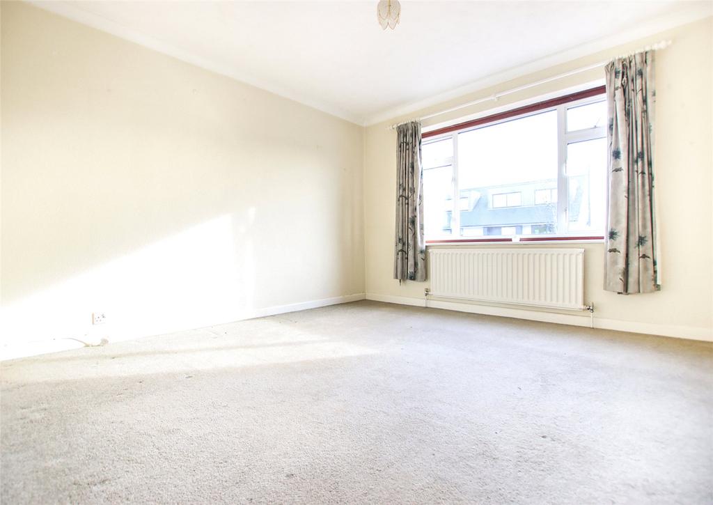 Cowley Road, Lymington, Hampshire, SO41 3 bed bungalow £650,000