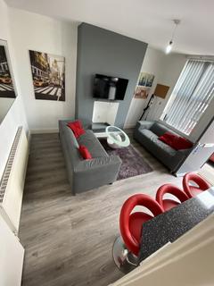 3 bedroom terraced house to rent - Harold Mount, Hyde Park ,Leeds, LS6 1PW