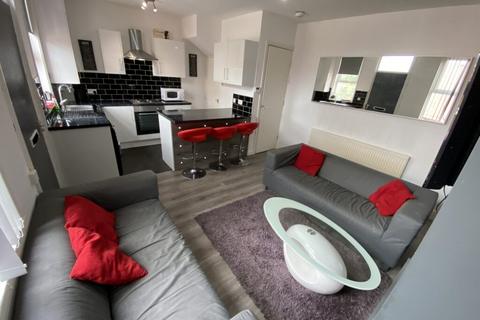 3 bedroom terraced house to rent, Harold Mount, Hyde Park ,Leeds, LS6 1PW