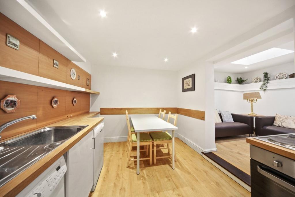 Granville Square, London, WC1X 2 bed property £2,166 pcm (£500 pw)