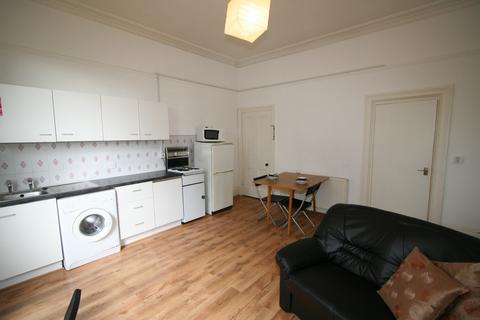 1 bedroom house to rent, SPRING ROAD, Leeds