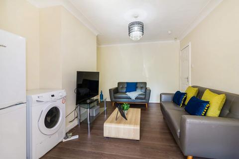 6 bedroom house to rent, STANMORE CRESCENT, Leeds