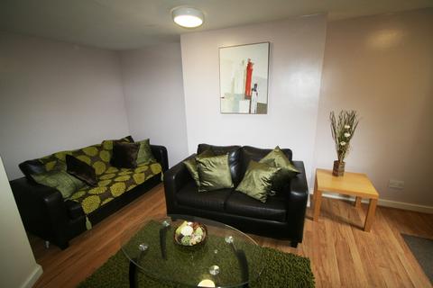 3 bedroom flat to rent, HYDE PARK TERRACE, Leeds