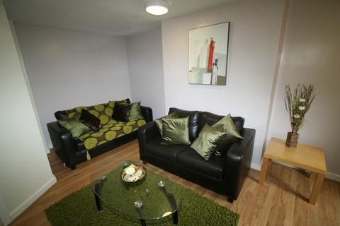 3 bedroom flat to rent, HYDE PARK TERRACE, Leeds