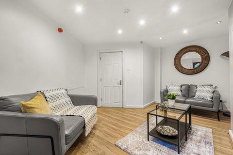 3 bedroom flat to rent, HYDE PARK TERRACE, Leeds