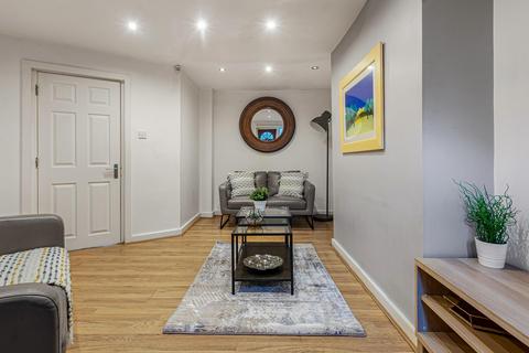 3 bedroom flat to rent, HYDE PARK TERRACE, Leeds