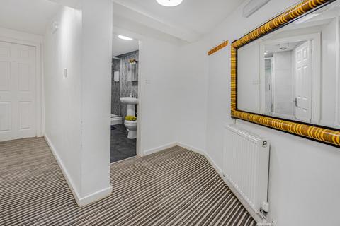 3 bedroom flat to rent, HYDE PARK TERRACE, Leeds