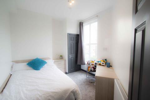 3 bedroom house to rent, HYDE PARK TERRACE, Leeds
