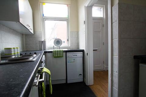 3 bedroom house to rent, LUMLEY AVENUE, Leeds