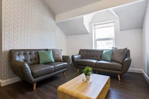 5 bedroom house to rent – pohled 2