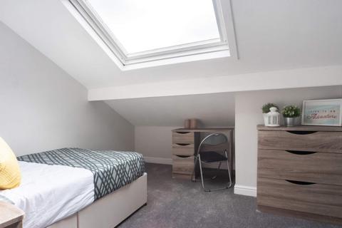 6 bedroom house to rent, HYDE PARK ROAD, Leeds