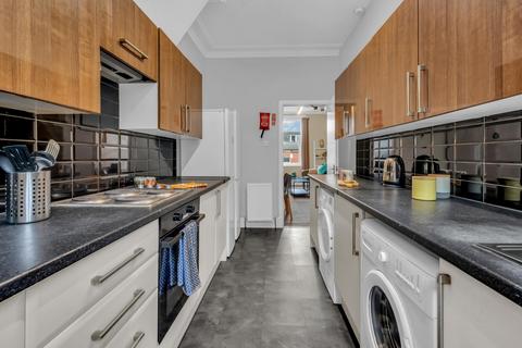 6 bedroom flat to rent, HYDE PARK ROAD, Leeds