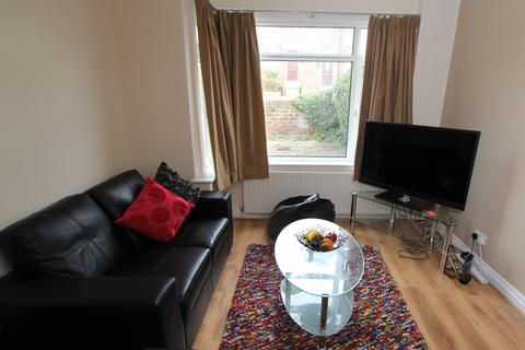 4 bedroom house to rent, KELSO GARDENS, Leeds
