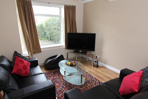 4 bedroom house to rent, KELSO GARDENS, Leeds