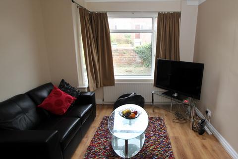 4 bedroom house to rent, KELSO GARDENS, Leeds