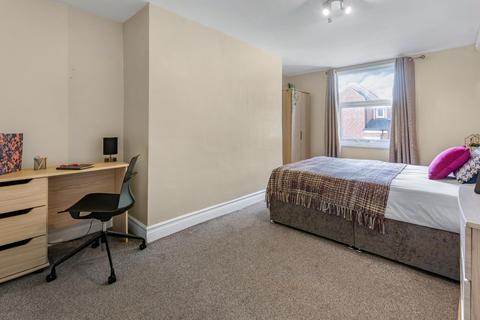 2 bedroom flat to rent, ST JOHNS TERRACE, Leeds