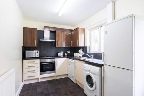 3 bedroom house to rent, STANMORE MOUNT, Leeds