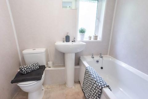 3 bedroom house to rent, STANMORE MOUNT, Leeds