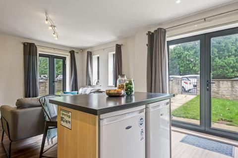 2 bedroom house to rent, THE MEWS, BENTLEY LANE, Leeds