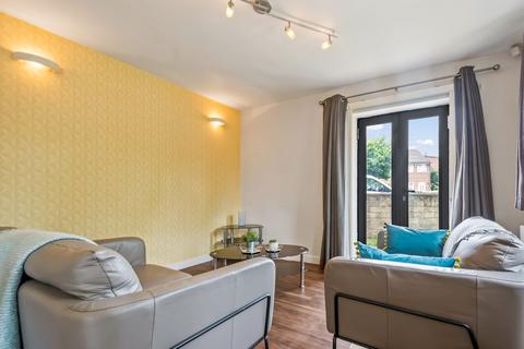 2 bedroom house to rent, THE MEWS, BENTLEY LANE, Leeds