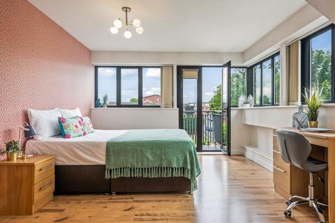 2 bedroom house to rent, THE MEWS, BENTLEY LANE, Leeds