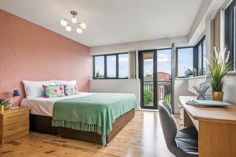 2 bedroom house to rent, THE MEWS, BENTLEY LANE, Leeds