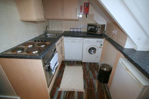 1 bedroom house to rent, WOOD LANE, Leeds