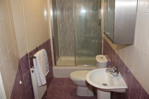 1 bedroom house to rent, WOOD LANE, Leeds