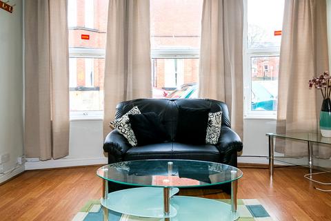 1 bedroom flat to rent, BRUDENELL AVENUE, Leeds