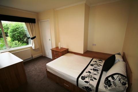 4 bedroom house to rent, LANGDALE AVENUE, Leeds