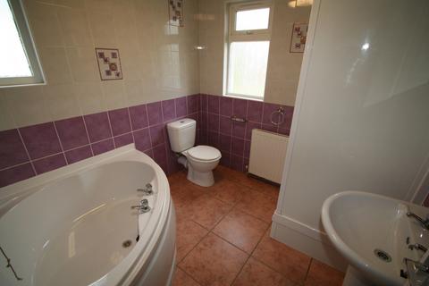4 bedroom house to rent, LANGDALE AVENUE, Leeds