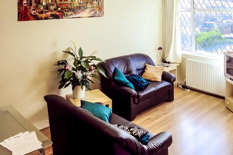 3 bedroom house to rent, HESSLE AVENUE, Leeds