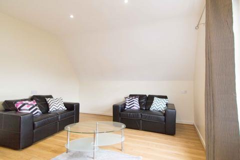 3 bedroom house to rent, KIRKSTALL ROAD, Leeds