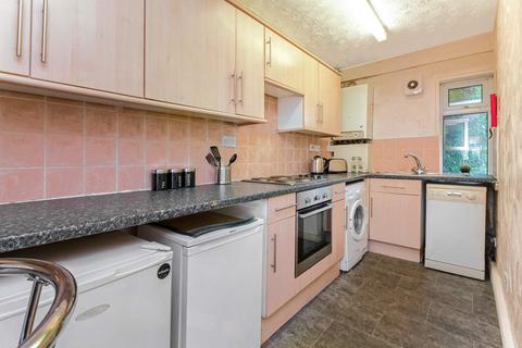 4 bedroom house to rent, STANMORE MOUNT, Leeds