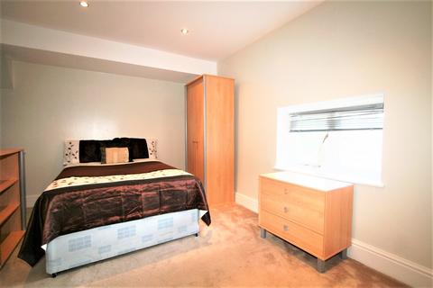 2 bedroom flat to rent, HYDE TERRACE, Leeds