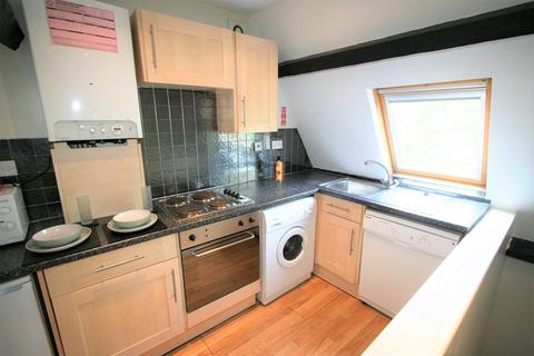 2 bedroom flat to rent, HYDE TERRACE, Leeds