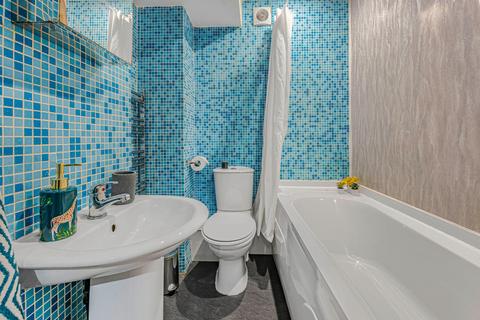 2 bedroom flat to rent, HYDE TERRACE, Leeds