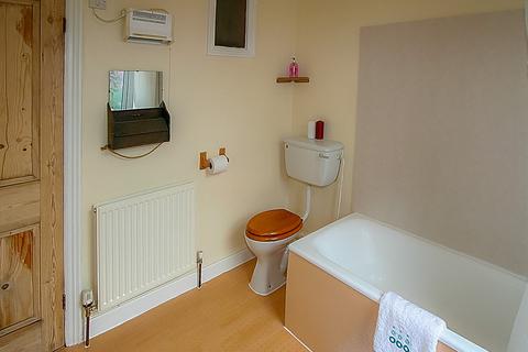 2 bedroom house to rent, BEECHWOOD TERRACE, Leeds