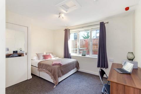 1 bedroom in a house share to rent, ST MICHAELS LANE, Leeds
