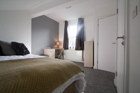 3 bedroom house to rent - BEECHWOOD VIEW, Leeds