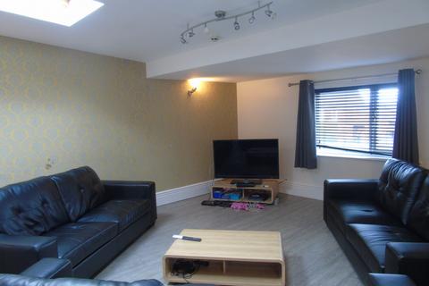 8 bedroom house to rent, KELSO ROAD, Leeds