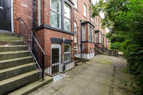 2 bedroom flat to rent, WINSTANLEY TERRACE, Leeds