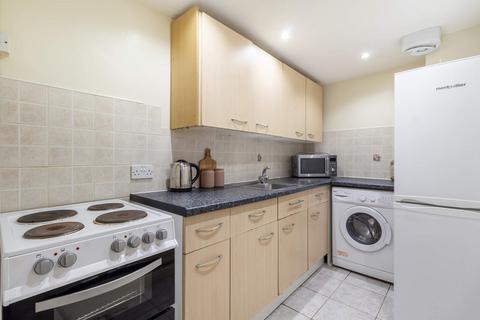 2 bedroom flat to rent, WINSTANLEY TERRACE, Leeds