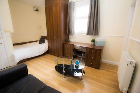 1 bedroom house to rent, BRUDENELL ROAD, Leeds