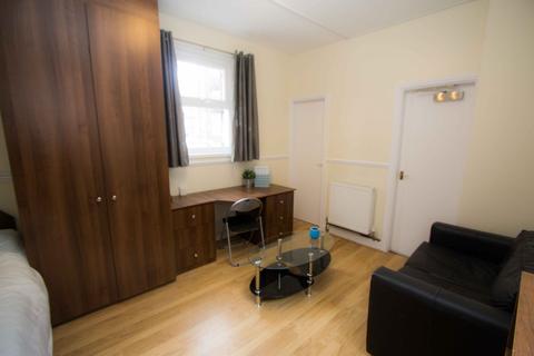 1 bedroom house to rent, BRUDENELL ROAD, Leeds