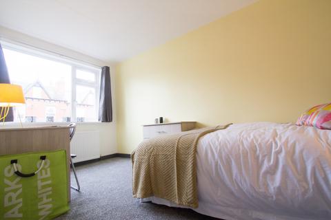 3 bedroom house to rent, HESSLE WALK, Leeds