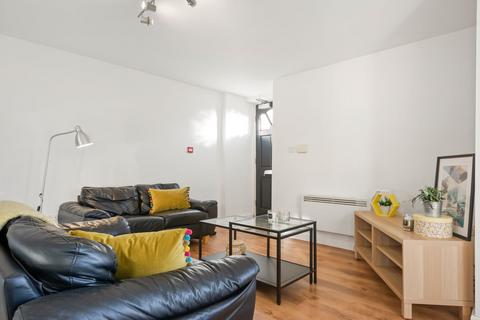 2 bedroom flat to rent, VICTORIA TERRACE, Leeds