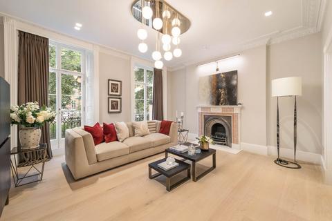 5 bedroom terraced house to rent, Brompton Square, London SW3